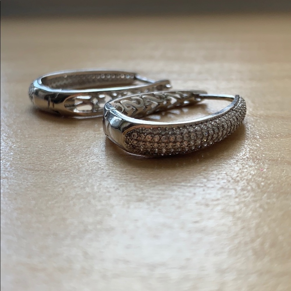 Women’s earrings
